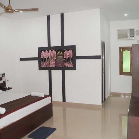 Hotel Exotica Squares Lakshmanpur Экстерьер фото